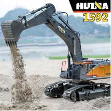 HUINA 1592 : Jiddiy RC ekskavatorlardan biri.